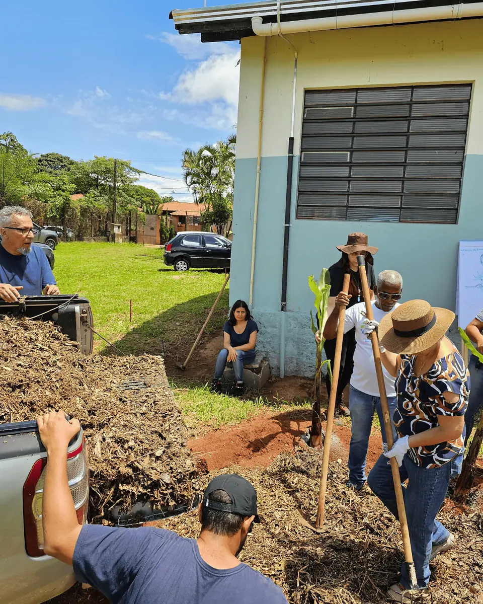 Gestão de Resíduos, Compostagem e Reciclagem Criativa